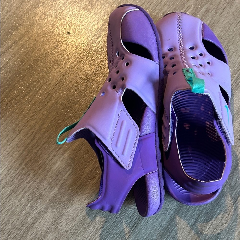 Nike Kids Purple and Green Sandals - Picture 5 of 9
